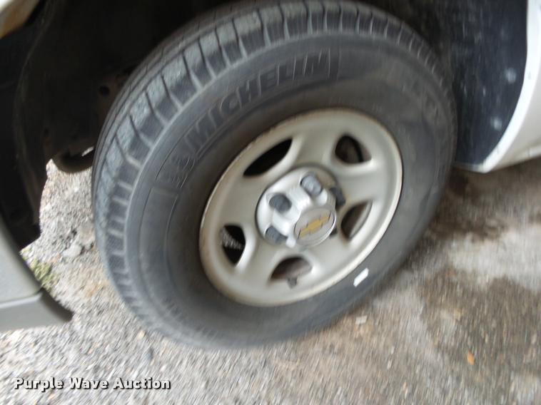 image for item K1083 2003 Chevrolet Silverado 1500 pickup truck