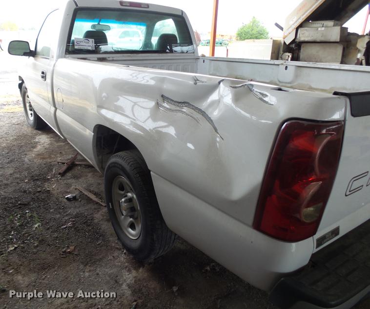 image for item K1083 2003 Chevrolet Silverado 1500 pickup truck