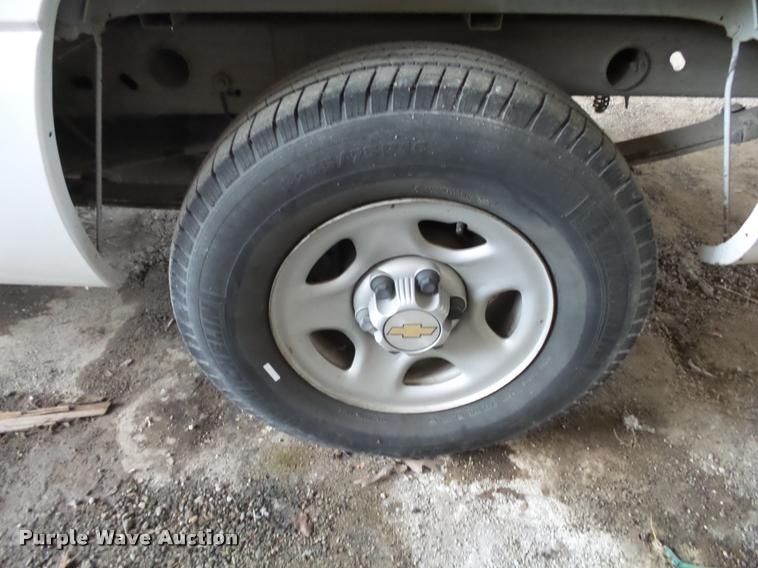 image for item K1083 2003 Chevrolet Silverado 1500 pickup truck