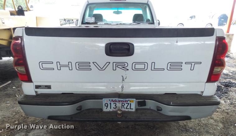 image for item K1083 2003 Chevrolet Silverado 1500 pickup truck