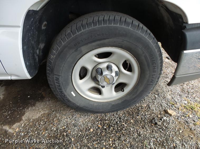 image for item K1083 2003 Chevrolet Silverado 1500 pickup truck