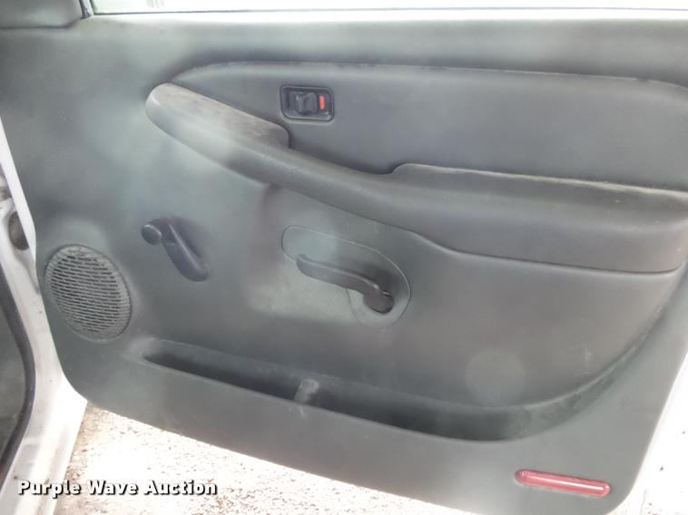 image for item K1083 2003 Chevrolet Silverado 1500 pickup truck