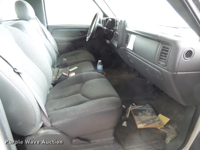 image for item K1083 2003 Chevrolet Silverado 1500 pickup truck