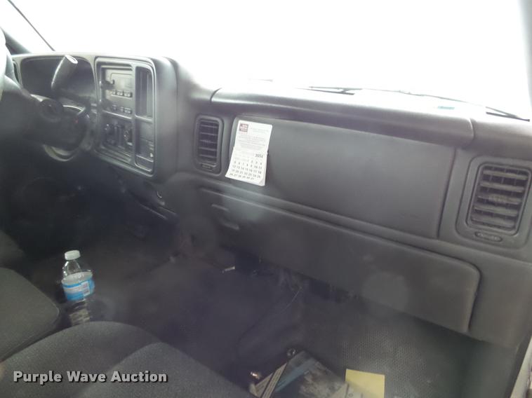 image for item K1083 2003 Chevrolet Silverado 1500 pickup truck