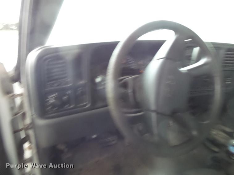 image for item K1083 2003 Chevrolet Silverado 1500 pickup truck