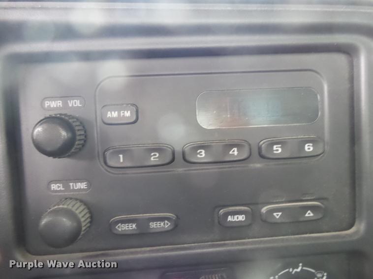 image for item K1083 2003 Chevrolet Silverado 1500 pickup truck