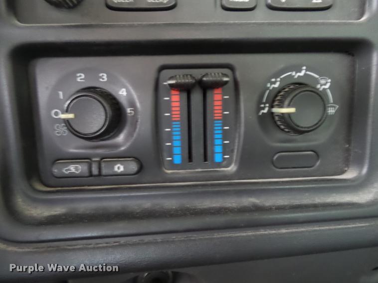 image for item K1083 2003 Chevrolet Silverado 1500 pickup truck