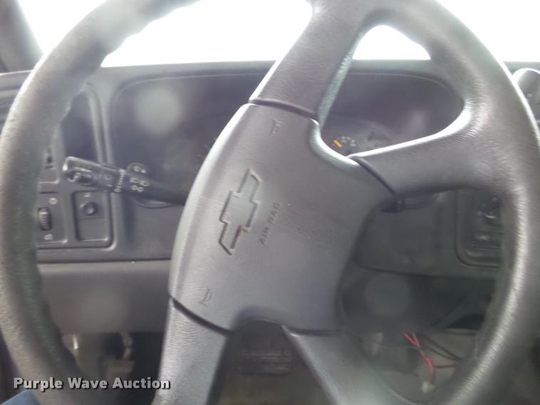 image for item K1083 2003 Chevrolet Silverado 1500 pickup truck