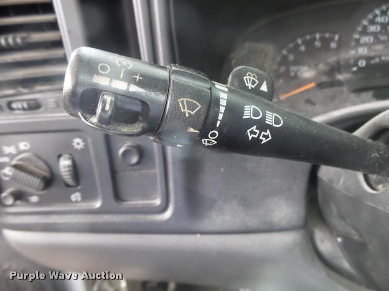 image for item K1083 2003 Chevrolet Silverado 1500 pickup truck