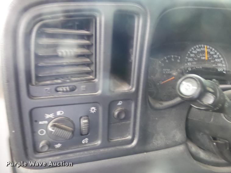 image for item K1083 2003 Chevrolet Silverado 1500 pickup truck