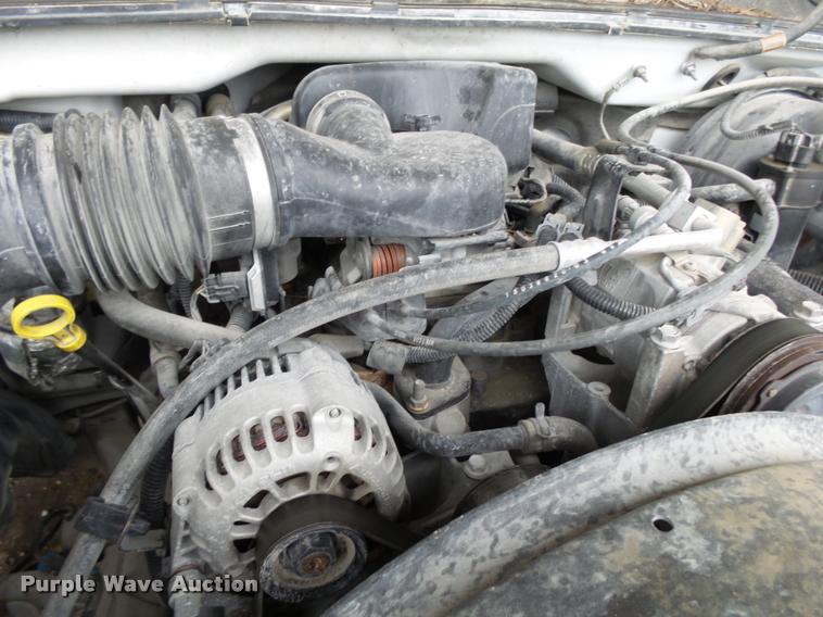 image for item K1083 2003 Chevrolet Silverado 1500 pickup truck