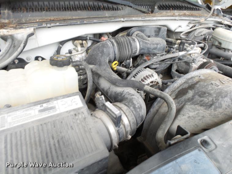 image for item K1083 2003 Chevrolet Silverado 1500 pickup truck