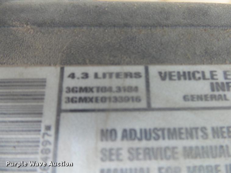 image for item K1083 2003 Chevrolet Silverado 1500 pickup truck