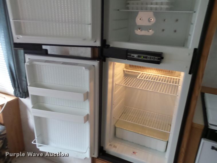 image for item K1439 2002 KZ Sport 2451 camper