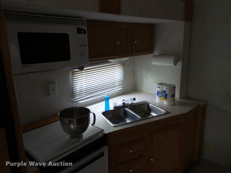 image for item K1439 2002 KZ Sport 2451 camper