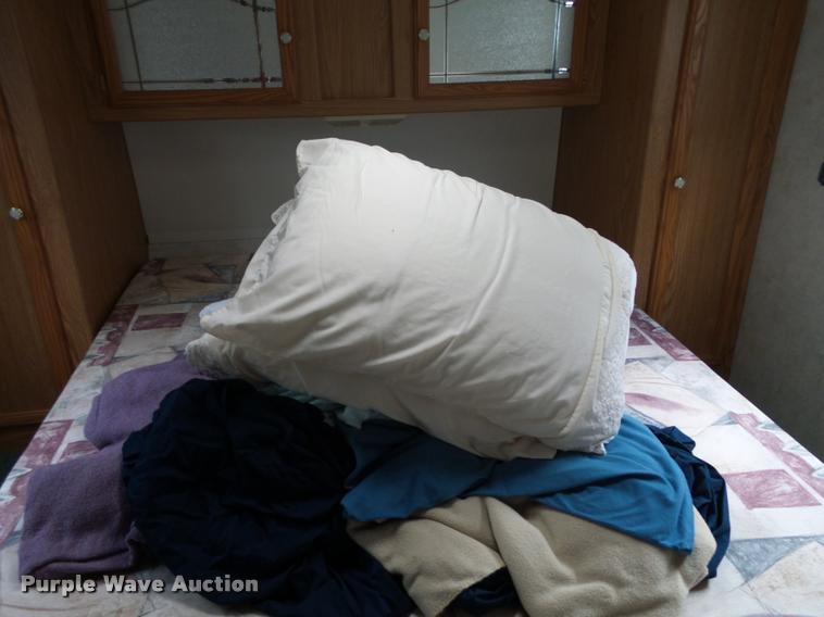 image for item K1439 2002 KZ Sport 2451 camper