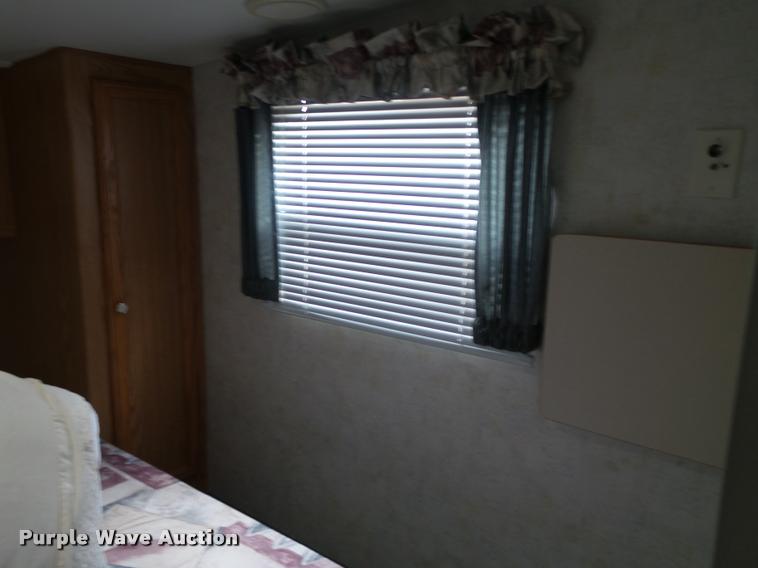 image for item K1439 2002 KZ Sport 2451 camper