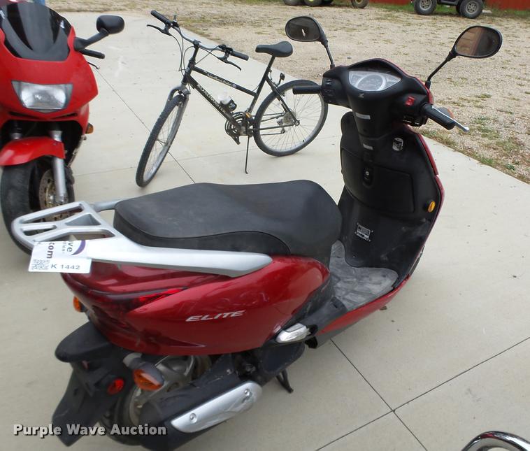image for item K1442 2010 Honda Elite NHX100WH scooter