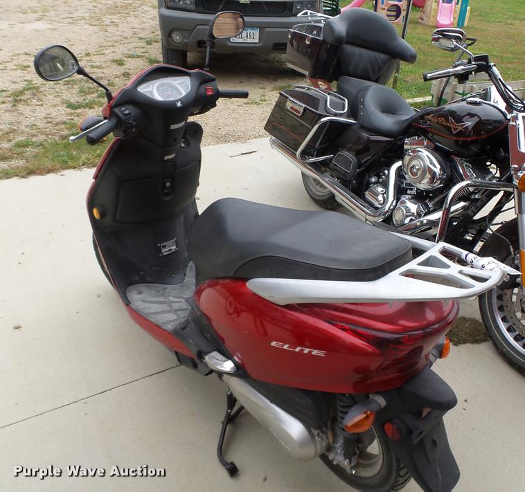 image for item K1442 2010 Honda Elite NHX100WH scooter