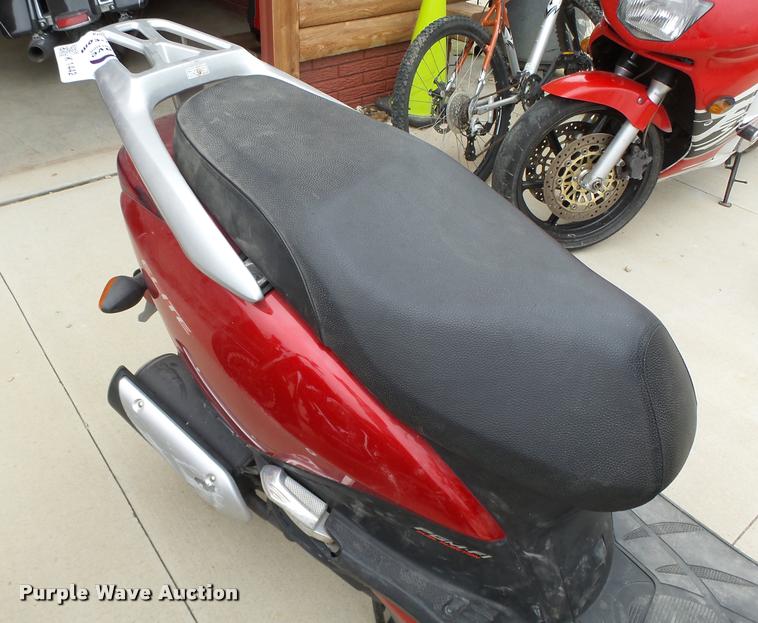 image for item K1442 2010 Honda Elite NHX100WH scooter