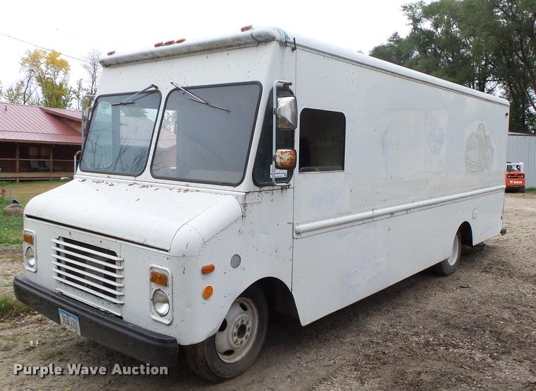 image for item K1447 1989 Chevrolet Grumman delivery truck