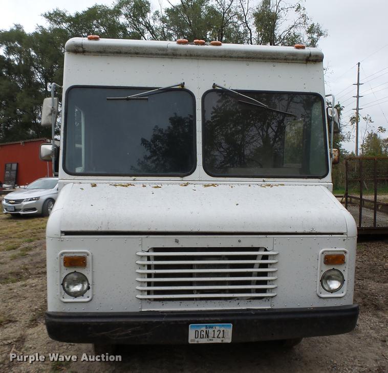 image for item K1447 1989 Chevrolet Grumman delivery truck