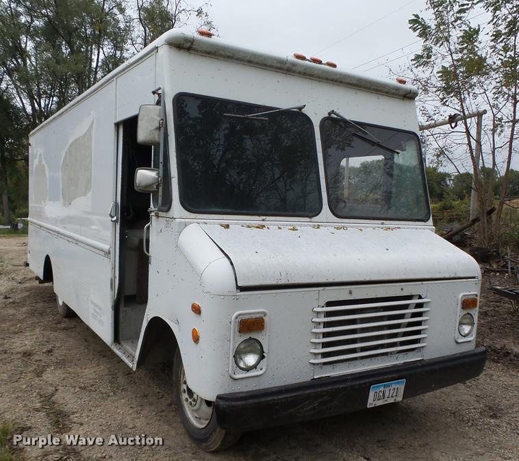 image for item K1447 1989 Chevrolet Grumman delivery truck