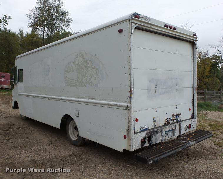 image for item K1447 1989 Chevrolet Grumman delivery truck