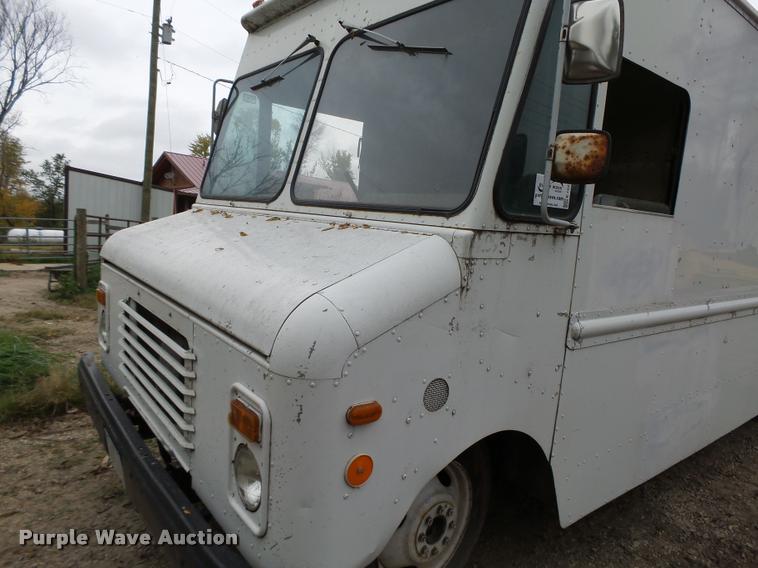 image for item K1447 1989 Chevrolet Grumman delivery truck