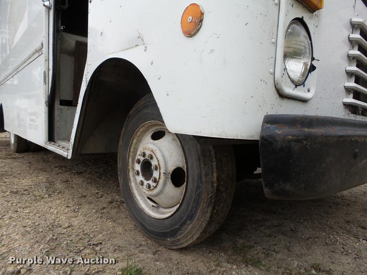 image for item K1447 1989 Chevrolet Grumman delivery truck