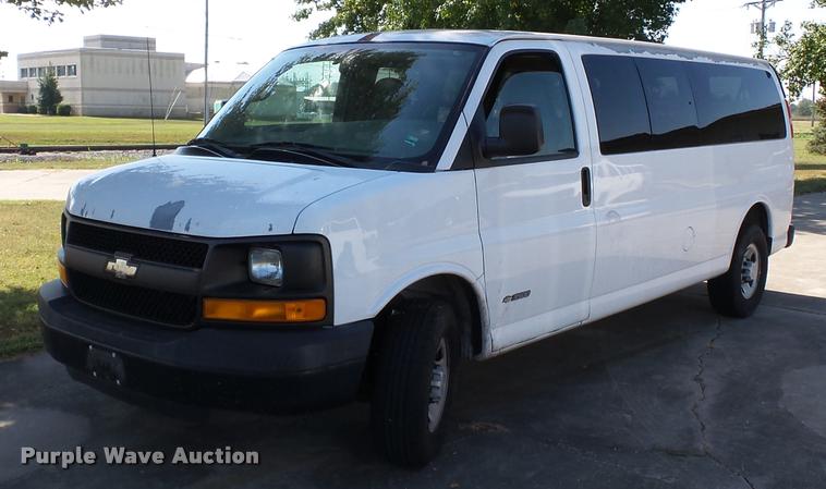 image for item K3463 2006 Chevrolet Express 3500 van