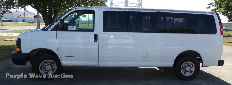 image for item K3463 2006 Chevrolet Express 3500 van