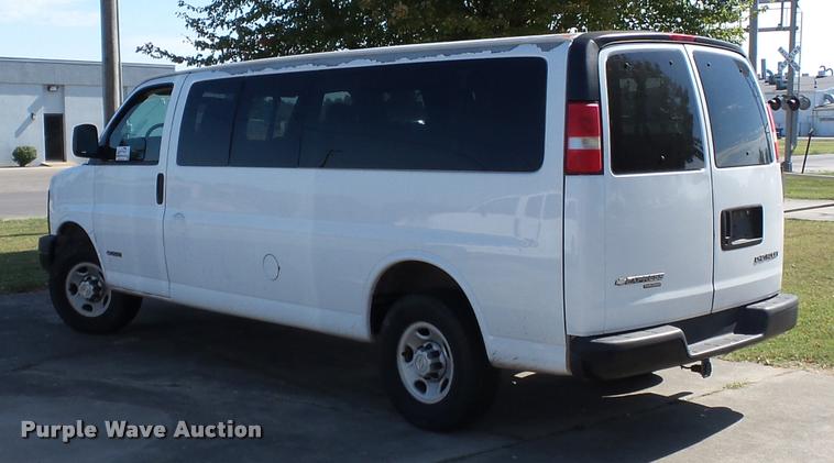 image for item K3463 2006 Chevrolet Express 3500 van
