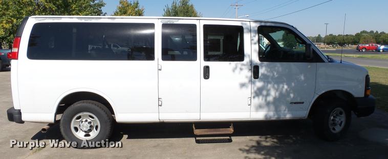 image for item K3463 2006 Chevrolet Express 3500 van