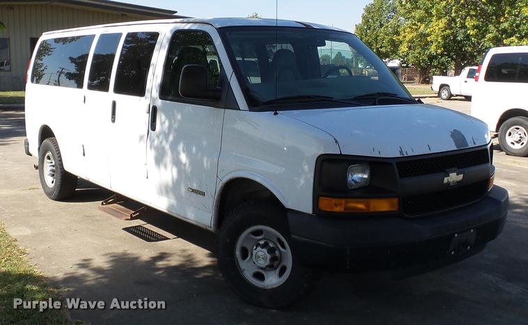 image for item K3463 2006 Chevrolet Express 3500 van