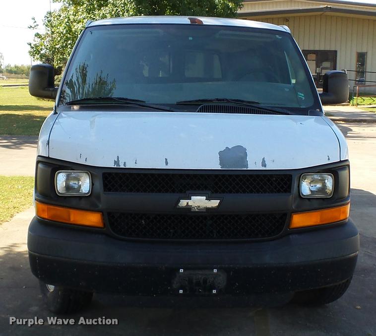 image for item K3463 2006 Chevrolet Express 3500 van