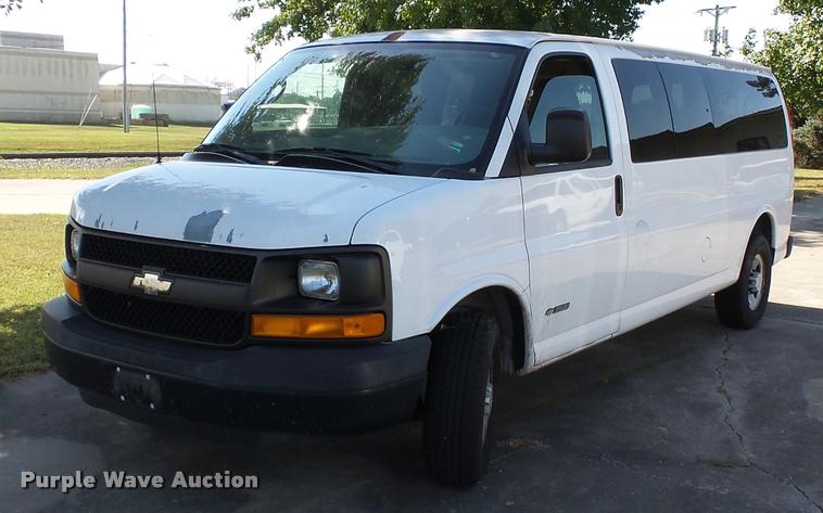 image for item K3463 2006 Chevrolet Express 3500 van