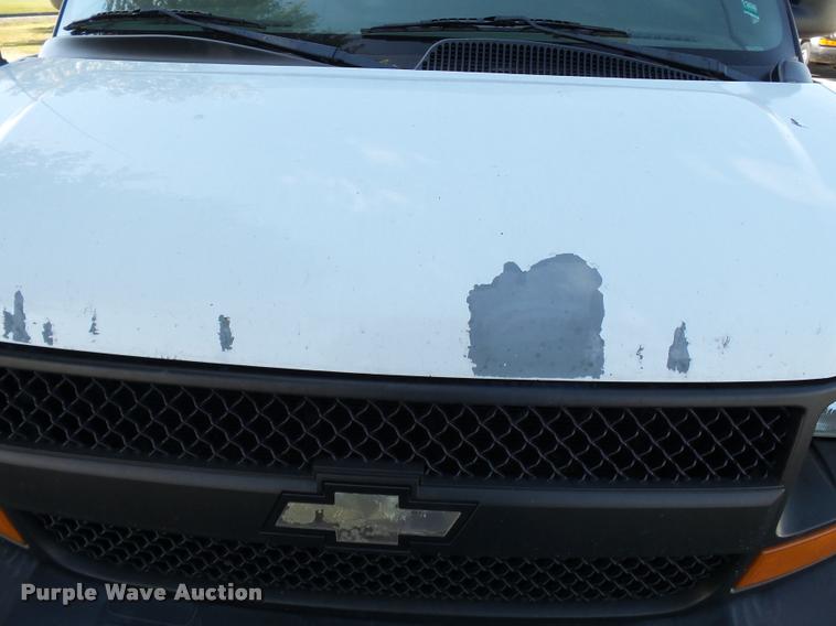 image for item K3463 2006 Chevrolet Express 3500 van