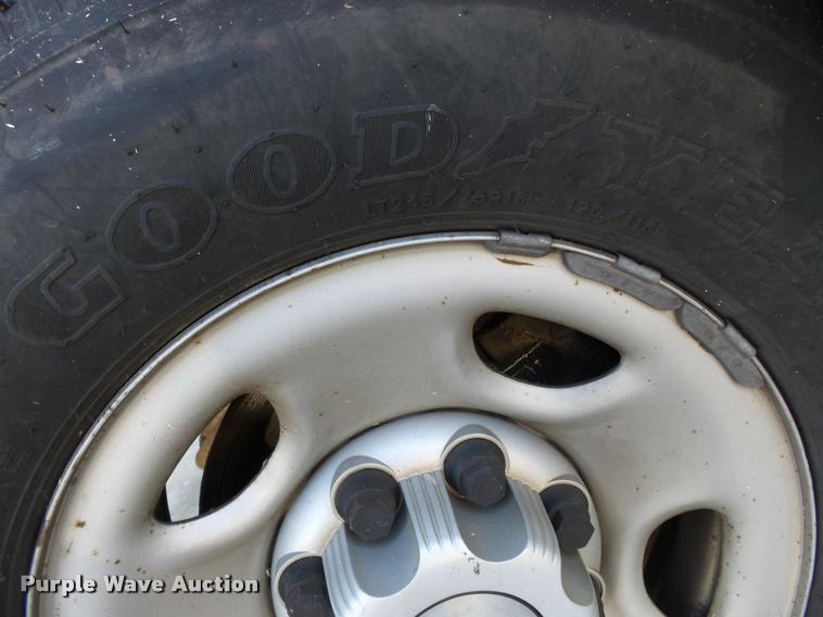 image for item K3463 2006 Chevrolet Express 3500 van