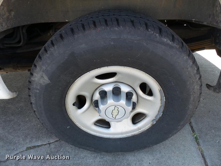 image for item K3463 2006 Chevrolet Express 3500 van