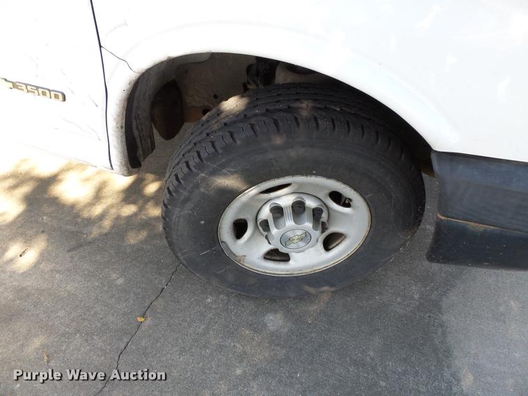 image for item K3463 2006 Chevrolet Express 3500 van