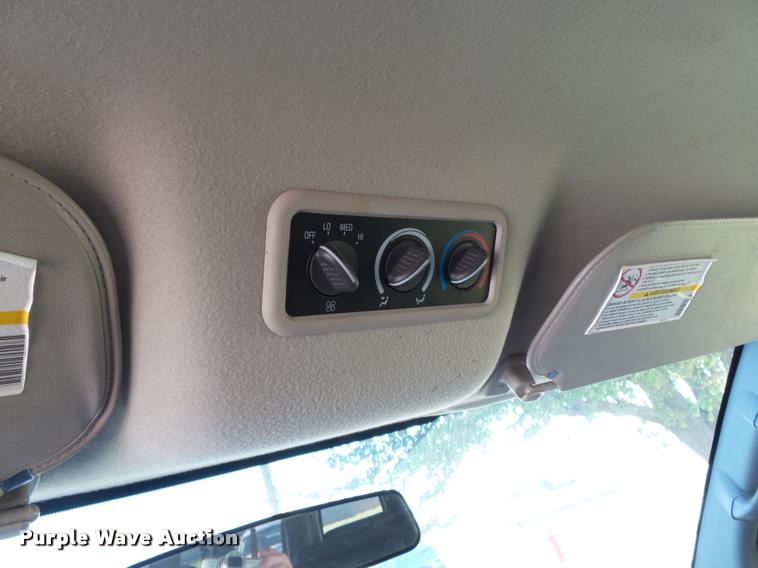 image for item K3463 2006 Chevrolet Express 3500 van