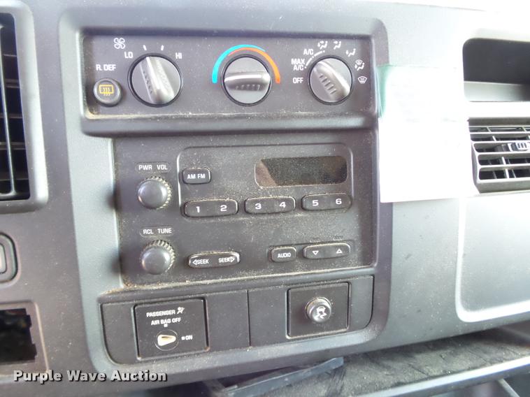 image for item K3463 2006 Chevrolet Express 3500 van