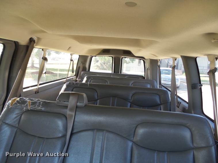 image for item K3463 2006 Chevrolet Express 3500 van