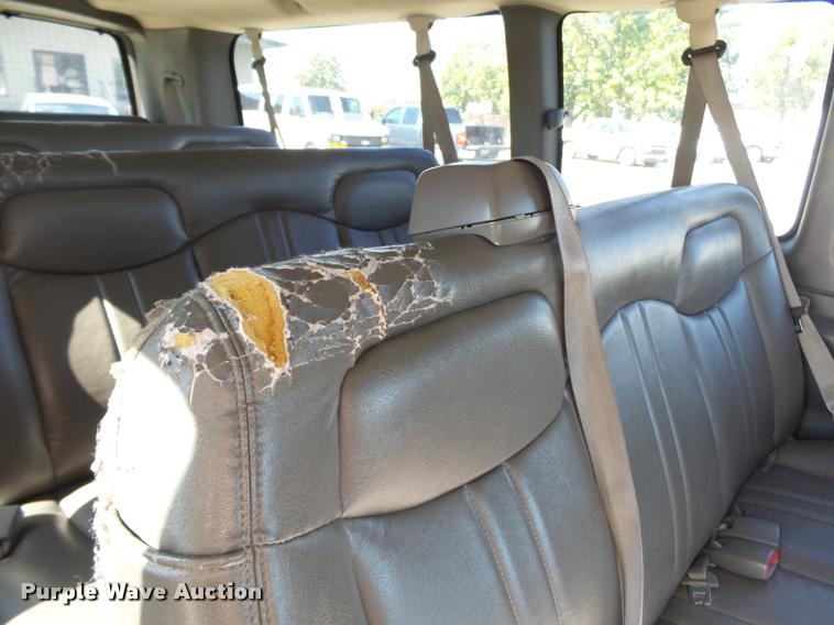 image for item K3463 2006 Chevrolet Express 3500 van