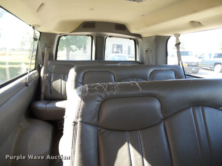 image for item K3463 2006 Chevrolet Express 3500 van