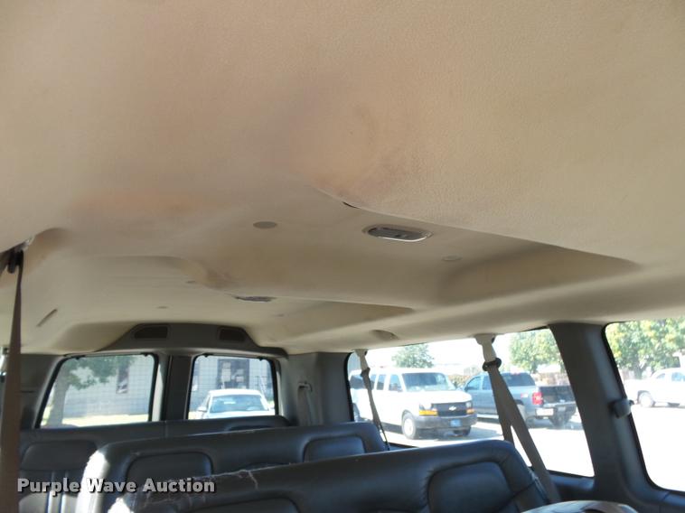 image for item K3463 2006 Chevrolet Express 3500 van