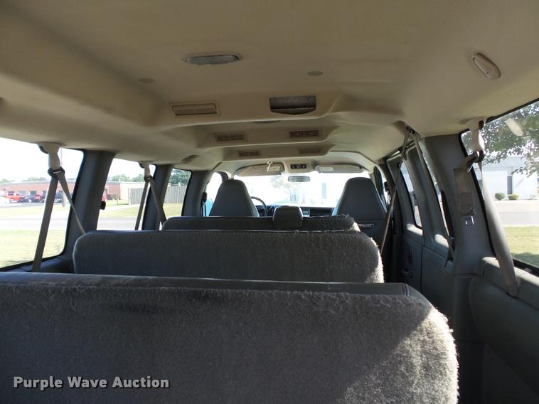 image for item K3463 2006 Chevrolet Express 3500 van