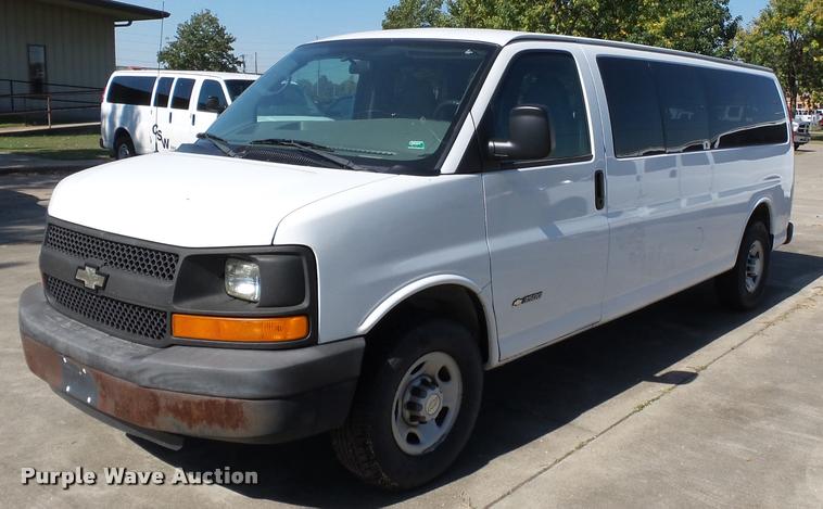 image for item K3464 2006 Chevrolet Express 3500 van