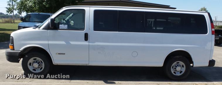 image for item K3464 2006 Chevrolet Express 3500 van